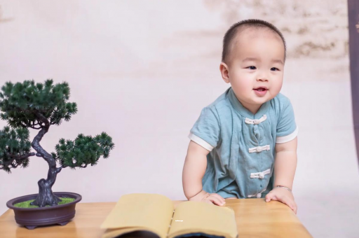 阿拉尔宝宝抓耳朵是什么原因